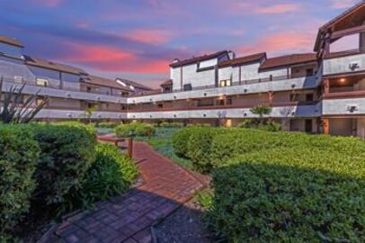 Lovely Parkwoods Condominium Located at 376 Center Street #103 was Just Sold
